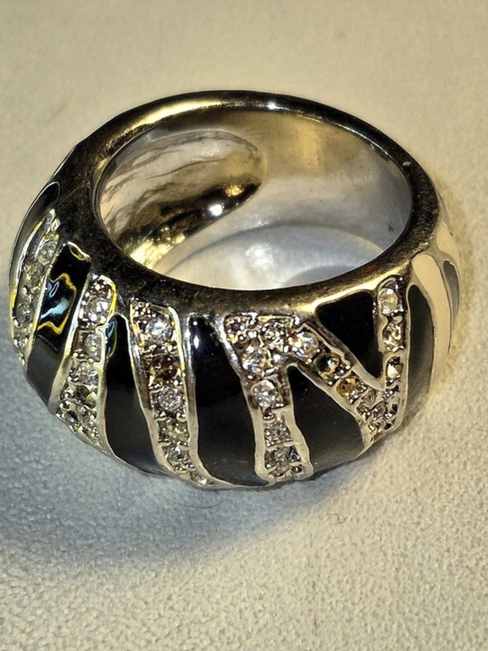 Vintage Zebra Stripe Enamel Dome Ring Rhinestone Pave Size 7 CD Maker Mark